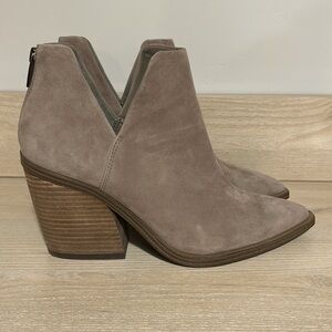 Vince Camuto Beige Suede Leatherer Ankle Boots size 10